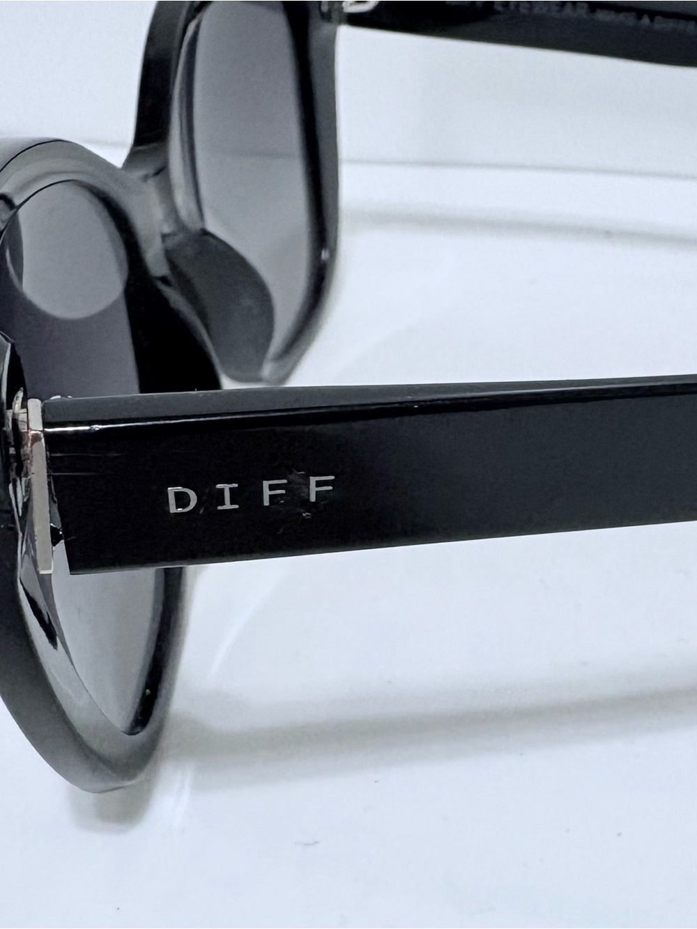 Diff Eyewear Polarized Black Cat-Eye Sunglasses - Picture 4 of 9